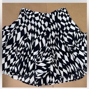 Judy Knapp Geometric Black and White Mini Skirt size 9
